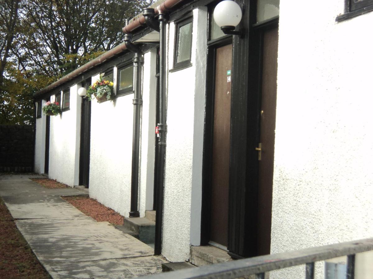 West Park Hotel Chalets Clydebank Exterior photo